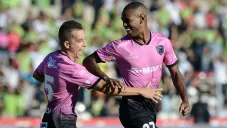 Diego Rolán festejando un gol