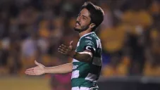 José Abella, en un juego con Santos Laguna