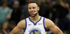 Curry durante un juego con los Warriors