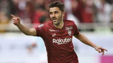 David Villa celebra un gol en Japón