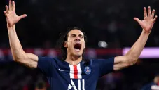 Cavani festeja un gol con el PSG