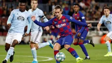 Griezmann durante un duelo con el Barcelona