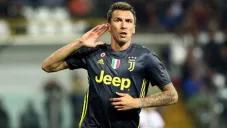 Mario Mandzukic en juego con la Juventus
