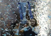 Tsitsipas coronandose en la Copa Masters