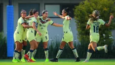 Jugadoras del América festejan una anotación
