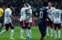 Jugadores del Tri festejan una anotación contra Bermudas