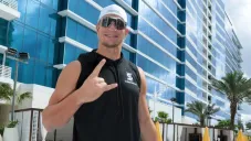 Rob Gronkowski sonríe para la foto