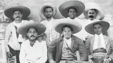 Jugadores de Pachuca con vestimenta revolucionaria