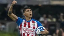 Pulido festeja gol con Chivas