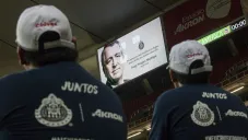 Imagen de Jorge Vergara en una pantalla del Akron