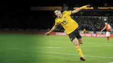 Raúl Jiménez celebrando una anotación con Wolverhampton