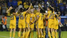 Jugadoras de Tigres Femenil celebrando el pase a la Final del A2019