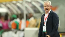 Javier Aguirre, estratega mexicano, dirigiendo