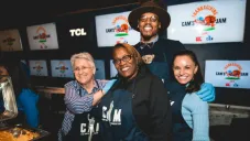 Cam durante la cena de Acción de Gracias por los más necesitados