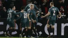 Jugadores del Ajax celebran el gol de Hakim Ziyech