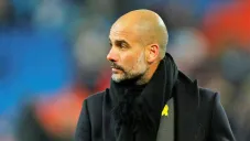 Pep Guardiola dirigiendo partido