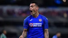 Milton Caraglio festeja un gol con el Cruz Azul