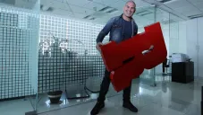 Caín Velásquez posa para el lente de RÉCORD