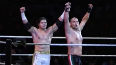 Caín Velásquez y Humberto Carrillo festejan su victoria