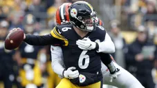 Devlin Hodges en acción en el Steelers vs Browns
