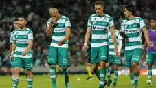 Jugadores de Santos se lamentan tras derrota contra Rayados