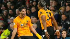 Raúl Jiménez festeja un gol con los Wolves