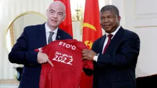 Infantino en una vista a Angola