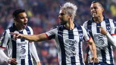 Rodolfo Pizarro festeja un gol con los Rayados