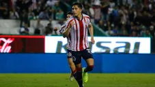 Alan Cervantes en un partido con Chivas