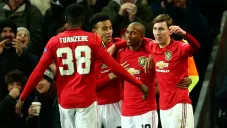 Jugadores del Manchester United celebran gol contra el AZ Alkmaar