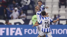 Jugadores de Rayados celebran anotación frente al Al-Saad
