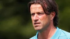 Ernest Faber dirigiendo una práctica del filial del PSV