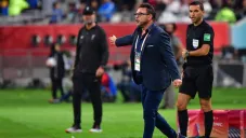 Mohamed y sus reclamos en el juego contra Liverpool