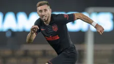 Héctor Herrera durante un duelo con el Atlético de Madrid
