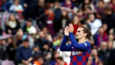 Griezmann aplaude a la afición en el Camp Nou