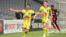 Ulises Dávila celebrando un gol con el Wellington Phoenix