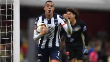 Rogelio Funes Mori, delantero de Rayados, celebrando su anotación