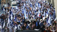 Celebración de Rayados con sus aficionados en las calles de Monterrey