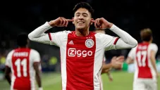 Edson Álvarez celebrando un gol con Ajax