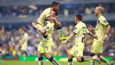 Jugadores de América festejan un gol