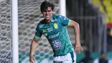 José Juan Macías doliéndose de un golpe en el Morelos