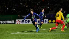 Adil Aouchiche celebrando su anotación