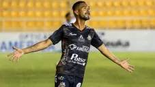 Taufic Guarch celebra gol con Alebrijes de Oaxaca