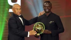 Sadio Mané recibe el premio como Mejor Jugador Africano de 2019