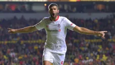 Emmanuel Gigliotti celebrando su anotación con Toluca ante Monarcas Morelia