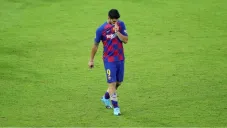 Luis Suárez lamentándose en un partido con Barcelona