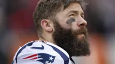 Julian sigue de cerca las acciones de sus compañeros