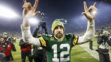 El mariscal festeja la victoria de Green Bay