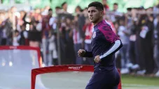 Víctor Guzmán durante un entrenamiento de Chivas