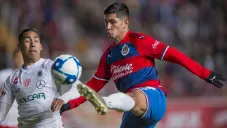 Victor Guzmán en presentación con Chivas